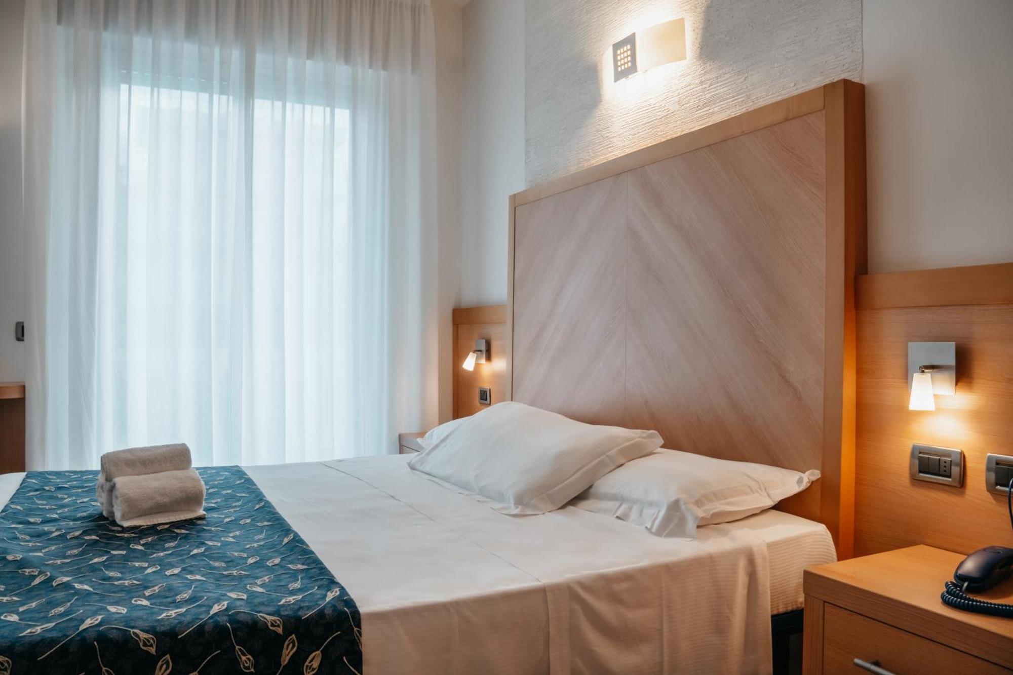 Standard Double or Twin Room,1683814930:JPEG